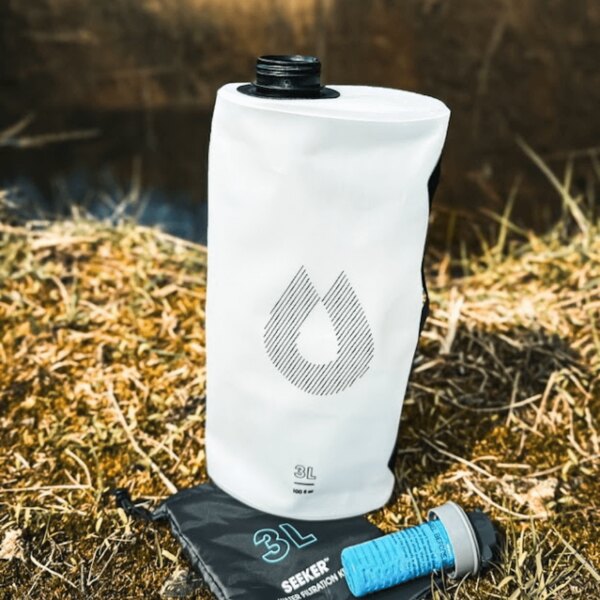 Hydrapak Seeker 3L skladací vak s filtrom – riešenie pre prenášanie a úpravu vody na treku. Foto: Rigad