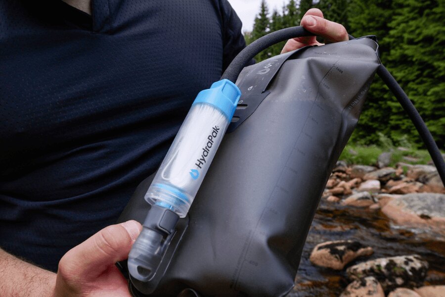 Filter HydraPak pripojený k vakovému systému na filtráciu vody v teréne. Foto: Rigad