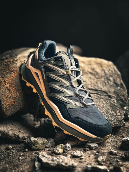 Treková obuv LOWA<sup>&reg;</sup> Maddox Pro GTX LO v modernom dizajne, s membránou Gore-Tex<sup>&reg;</sup> a priedušným zvrškom pre letné použitie. Foto: Rigad
