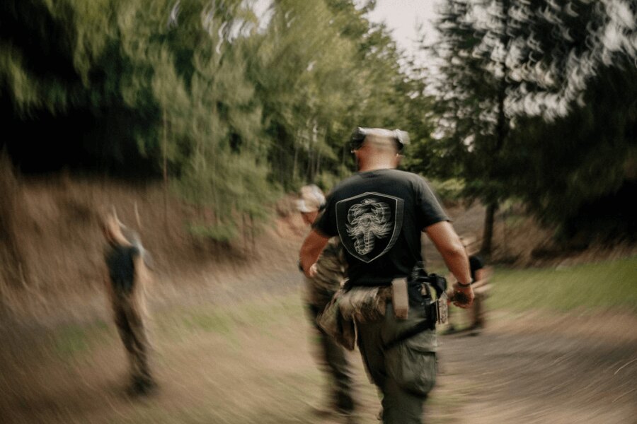 Inštruktor PRINST počas dynamického výcviku – tréning pohybu a taktiky. Foto: Petr Mrňa, PRINST