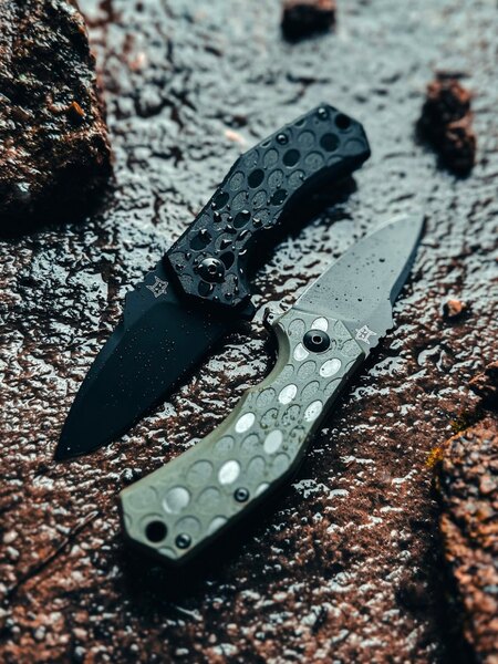 Fox Knives Italico nôž s čepeľou v povrchovej úprave Black Top Shield. Foto: Rigad