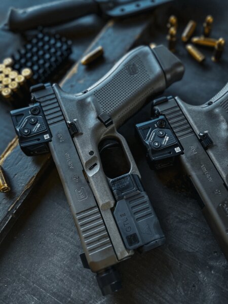 Glock 45 s kolimátorom Aimpoint COA na rozhraní A-CUT, detail záveru a osadenie optiky, Foto: Rigad