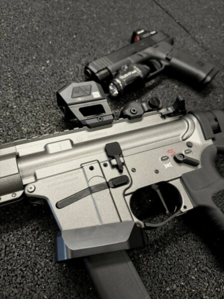 Detail PCC karabíny Schmeisser AR15-9 so zásobníkom Glock pattern