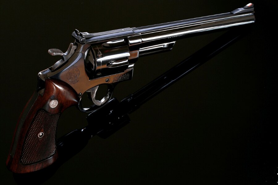 Revolver Smith & Wesson Model 29 s 6" hlavňou.