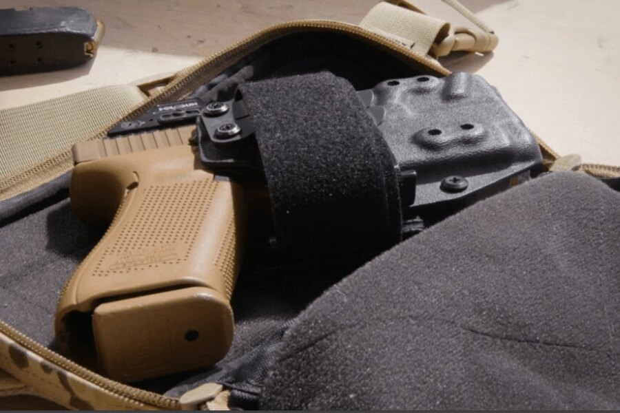 CCW Insert Agilite<sup>®</sup> s IWB kydexovým puzdrom a pištoľou vo vnútri ľadvinky.