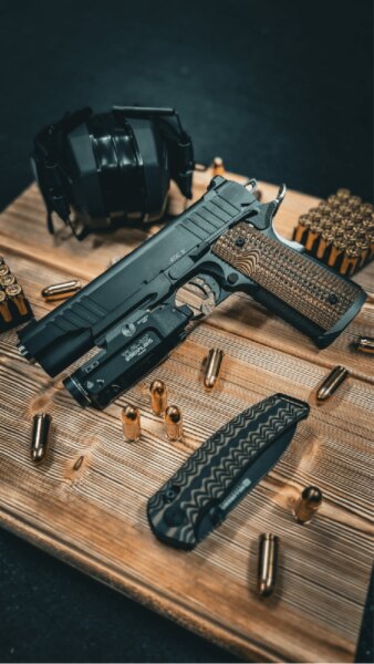 Pištoľ BUL 1911 EDC 5" v kalibri .45 ACP so svietidlom Streamlight TLR-1 HL, strelivom a streleckým vybavením.