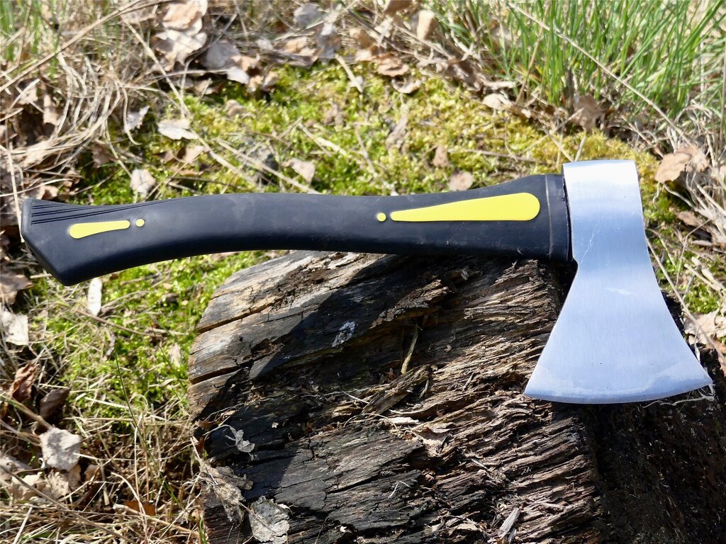 Karbónová sekera MFH® Carbon s gumovou rukoväťou