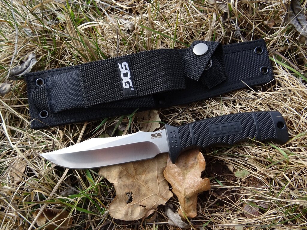 Nôž s pevnou čepeľou SOG® Seal Pup Elite - satin, čierna rukoväť